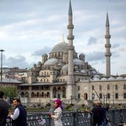 Pescuitul e una dintre activitățile la îndemână pentru localnicii din Istanbul / FOTO: Guliver/Getty Images