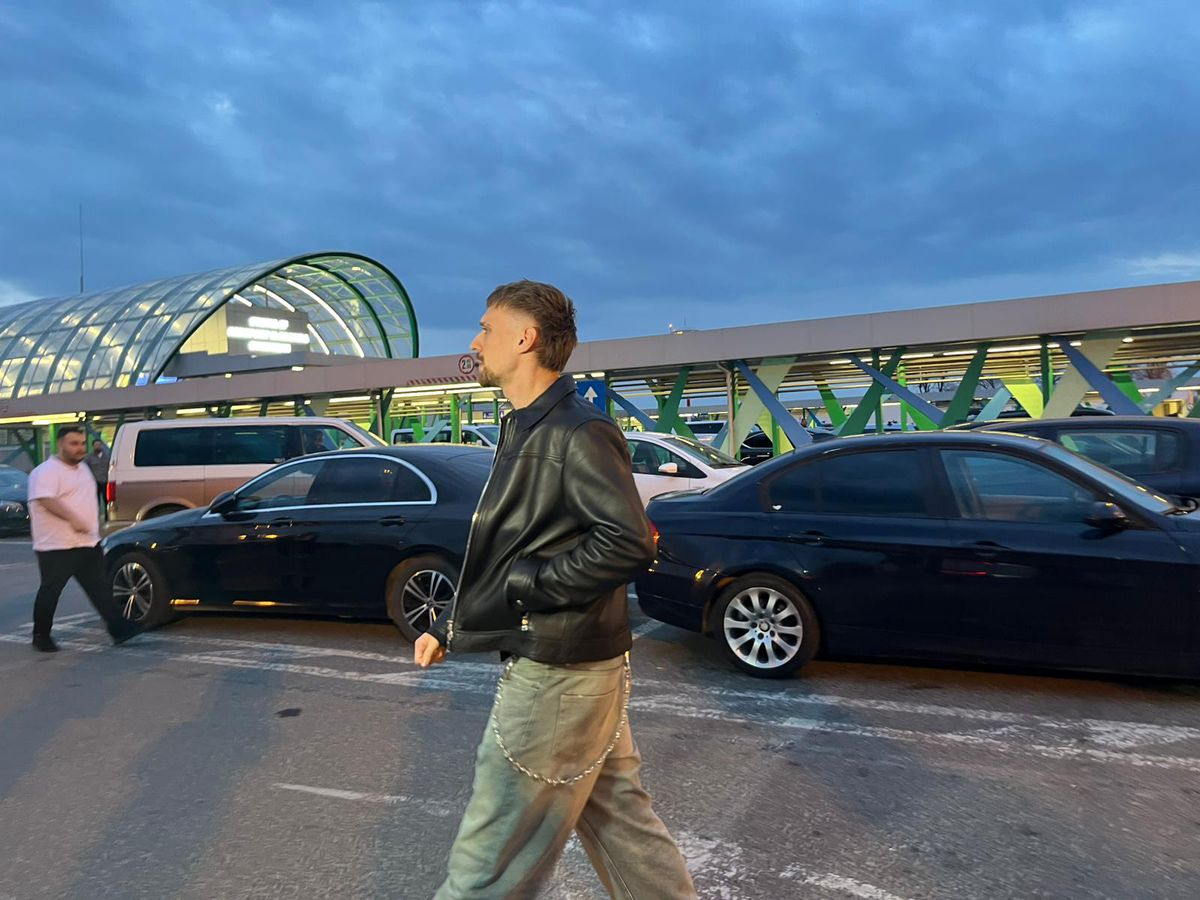 Ionuț Radu a aterizat la București » Cum arată piciorul portarului și prima reacție de la aeroport