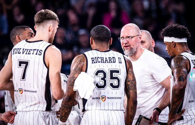 Probleme mari de lot pentru U-BT Cluj-Napoca înaintea unei „duble” importante în Liga ABA: „Dacă sunt doi fundași în tribune, îi rog să ridice mâna!”