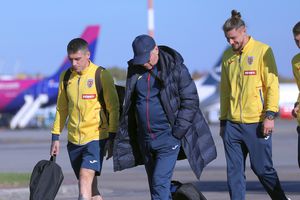 Detalii din delegația lui Mircea Lucescu » Ce conțin cutiile metalice urcate în avionul ce duce „naționala” la Istanbul