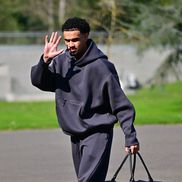 Warren Zaire-Emery și pantofii din colecția rapper-ului Drake / Foto: Imago