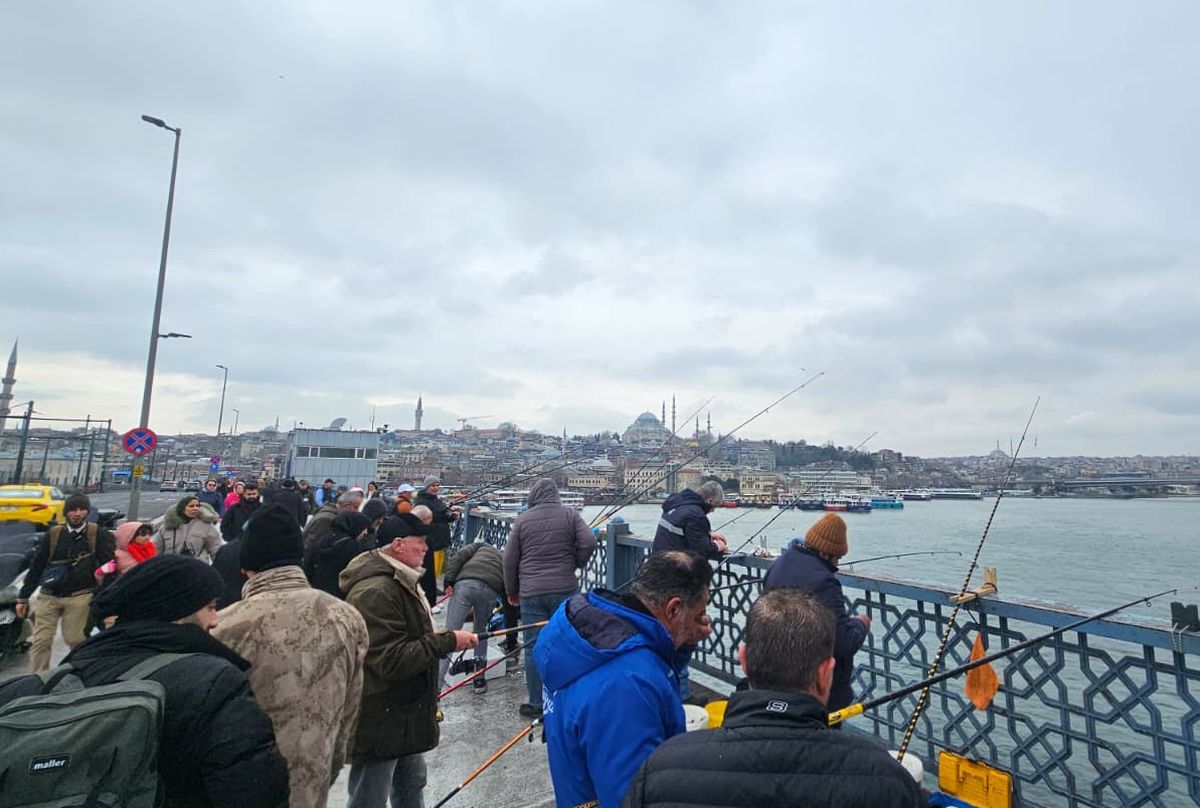 Fir întins! Tradiția care nu moare în Istanbul și celebra piață de pește: „Dacă iei de la alții, nu au intensitate aromatică”