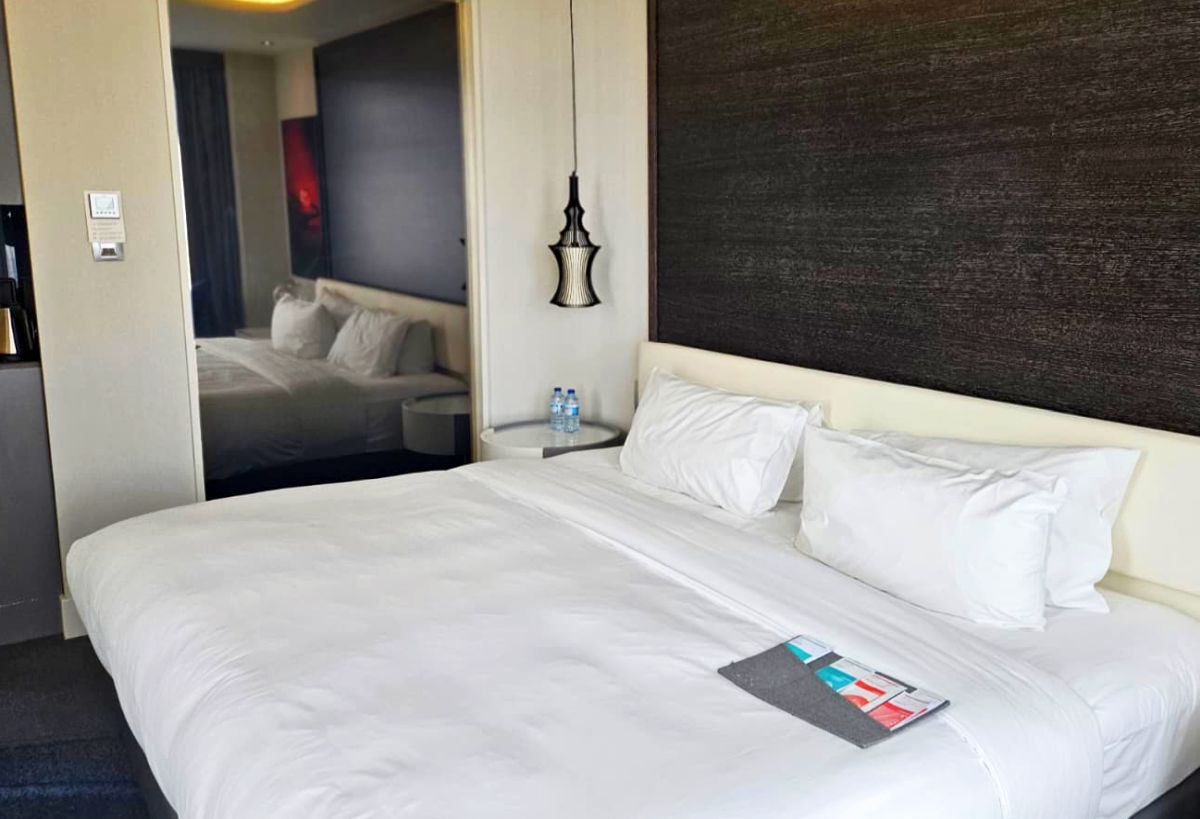 Cum arată camerele în hotelul care găzduiește naționala României pe malul Bosforului