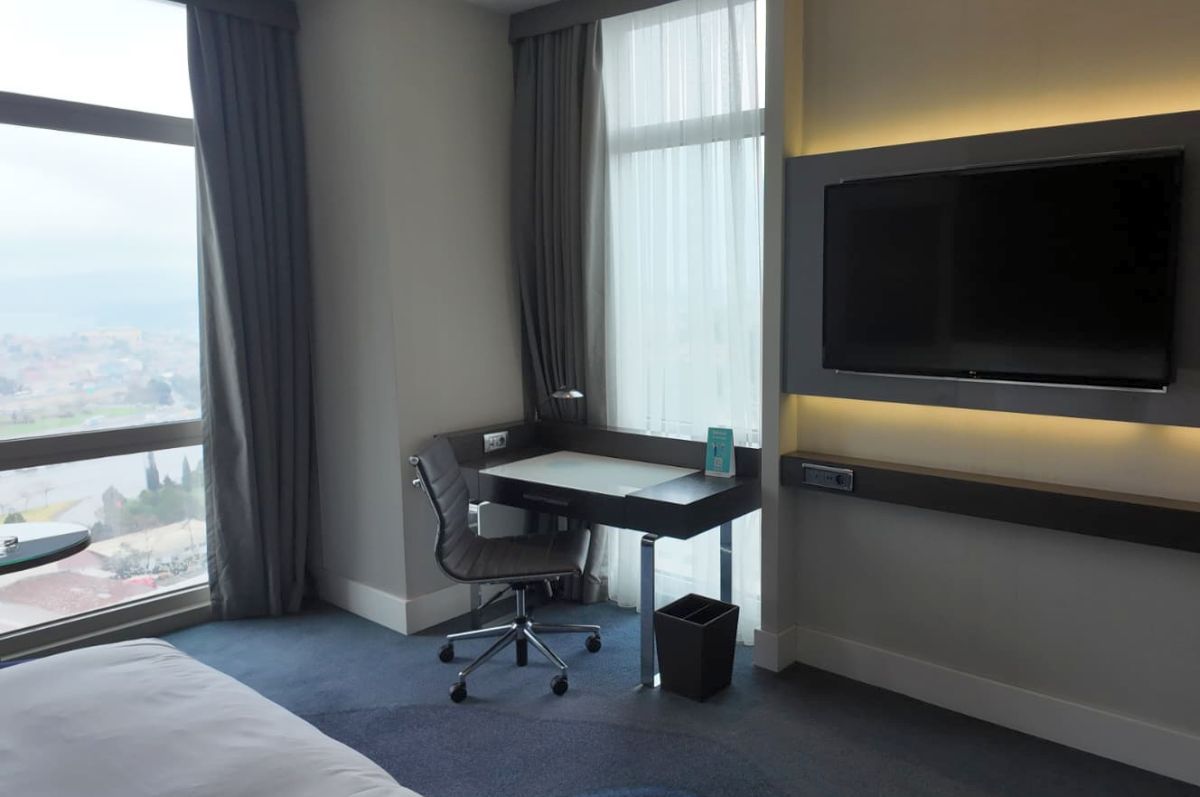 Cum arată camerele în hotelul care găzduiește naționala României pe malul Bosforului