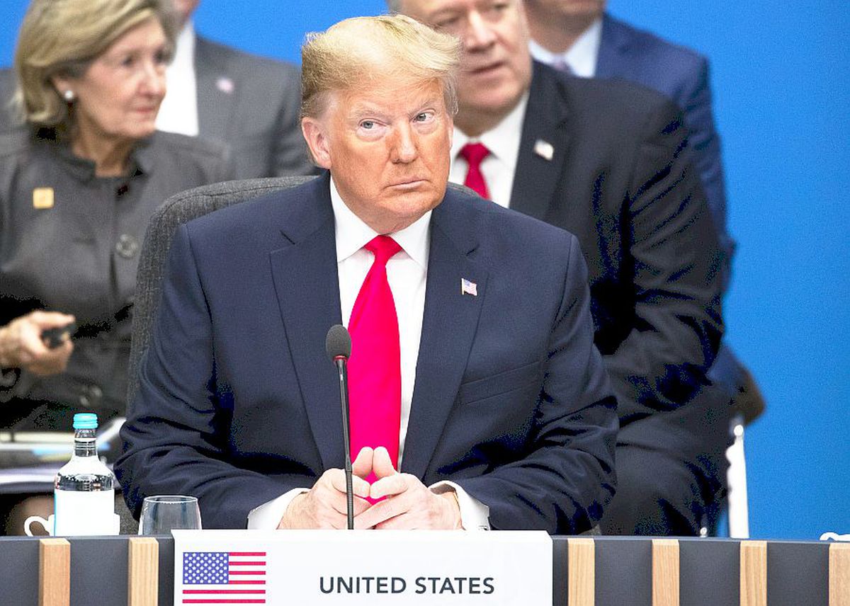 Donald Trump, ziua și prostia! Ce idee a putut să susțină: „Putem încerca așa ceva?! Să injectăm în interior”