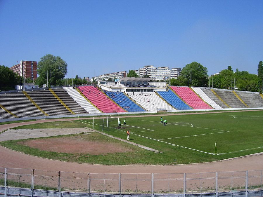 Tragedie pe stadion, în Galați » Un copil de 10 ani a murit după ce o bucată de beton s-a prăbușit peste el!