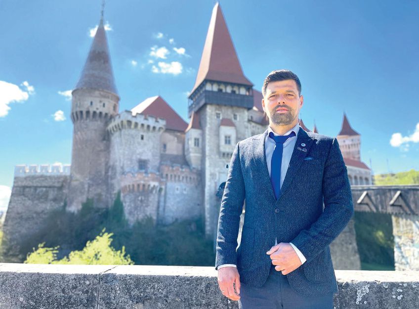 Castelul Huniazilor e
unul dintre cele mai
vizitate obiective
turistice din
România. Maxim
speră ca echipa
Hunedoarei să
devină a doua
atracție importantă
a orașului