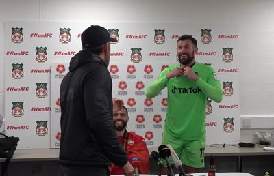 Ryan Reynolds, moment spectaculos la conferința de presă de după meci: „Dați-mi tricourile voastre!”