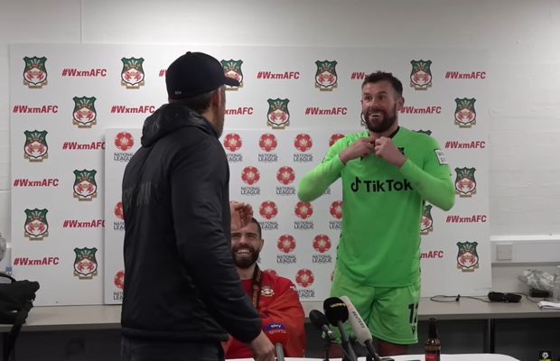 Ryan Reynolds, moment spectaculos la conferința de presă de după meci: „Dați-mi tricourile voastre!”