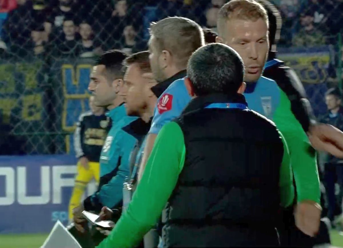 Adam Nemec, eliminat după ce a împins arbitrul în FC Voluntari - Petrolul