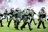 Haos la Atena, în derbyul Olympiakos - AEK 1-3. Ultrașii gazdelor au intrat pe teren și au aruncat cu scaune, petarde și fumigene