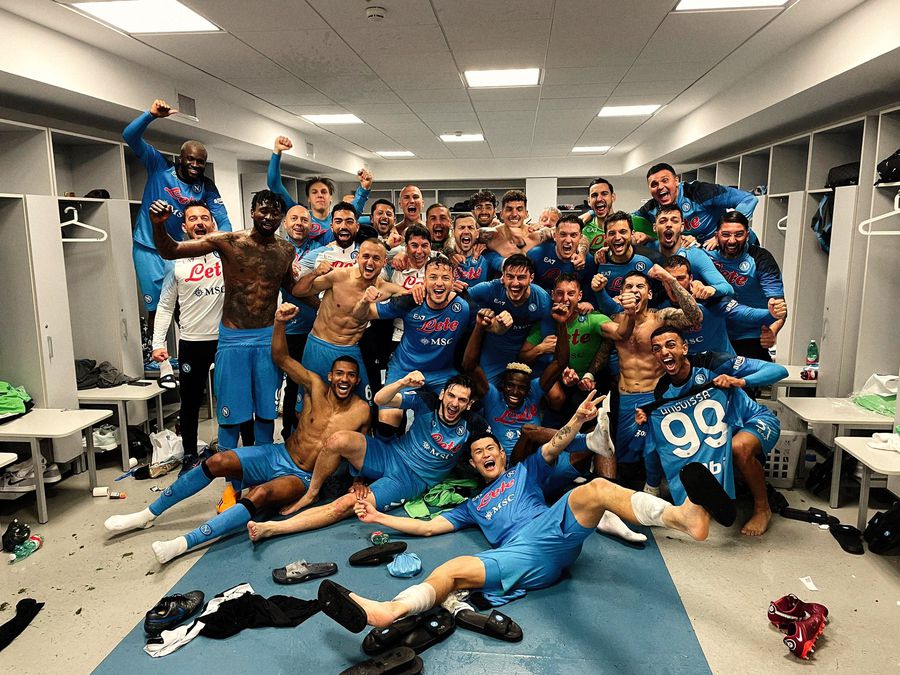 A început sărbătoarea! Imagini fabuloase din Napoli: zeci de mii de fani au ieșit pe străzi după victoria cu Juve. Când pot fi campioni matematic