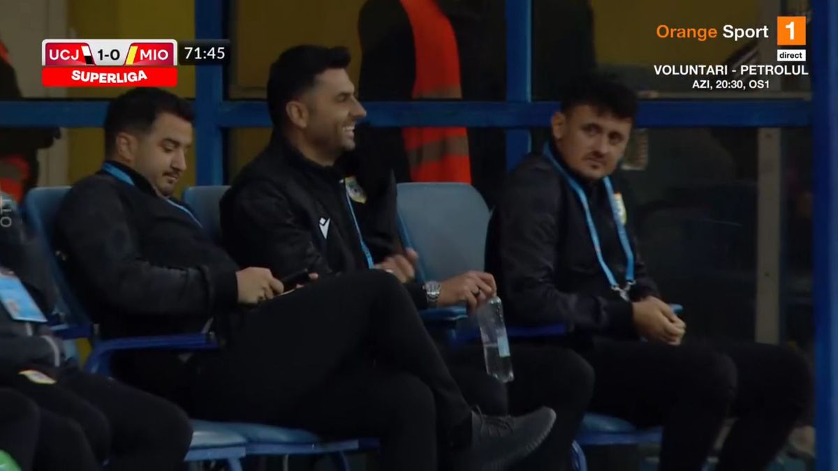 Gafă colosală în U Cluj - Mioveni » Dică a început să râdă pe bancă