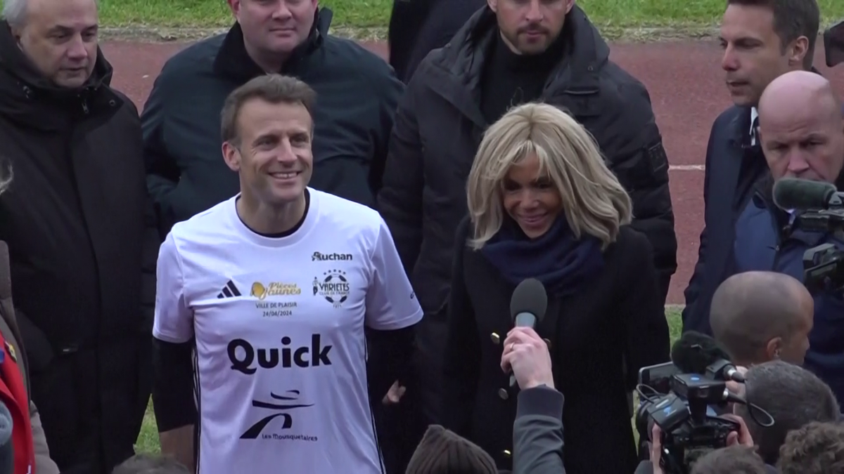Emmanuel Macron a jucat un meci de fotbal în scop caritabil! Ce supervedete au evoluat