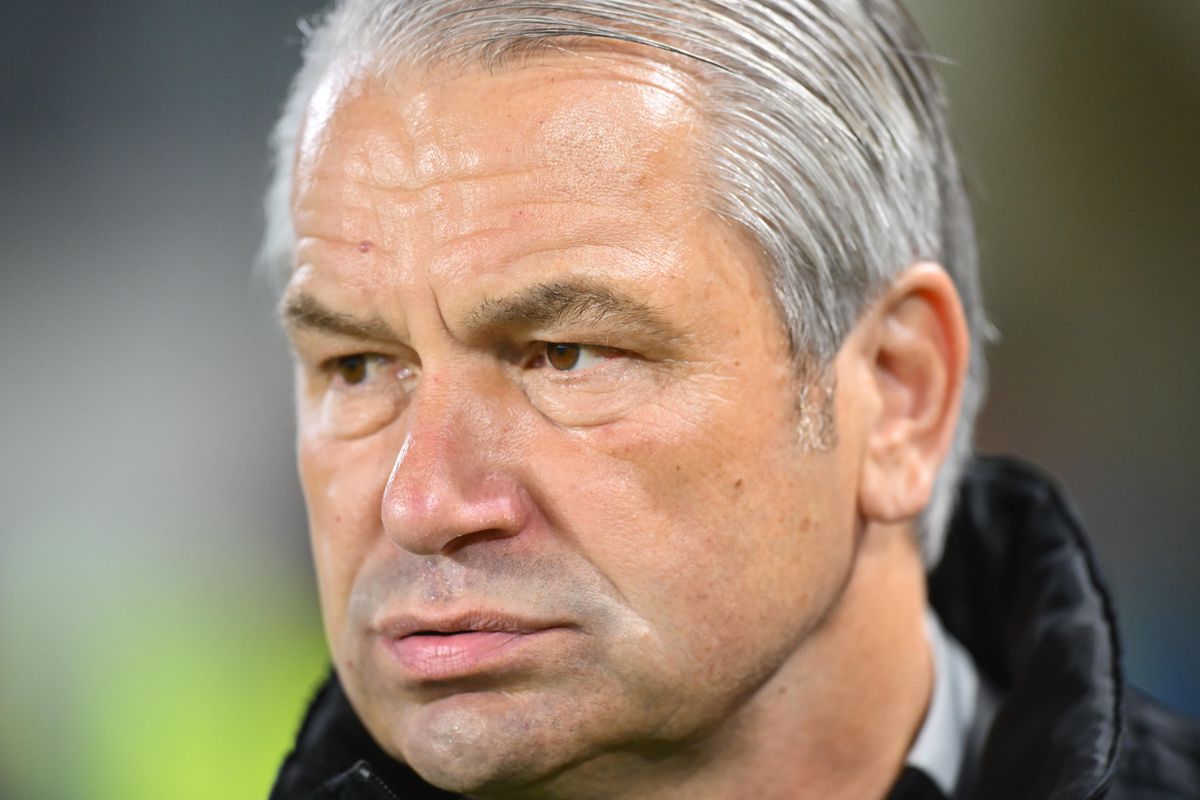 Emoții la FCSB » Florinel Coman s-a accidentat în prima repriză cu Sepsi și a fost schimbat