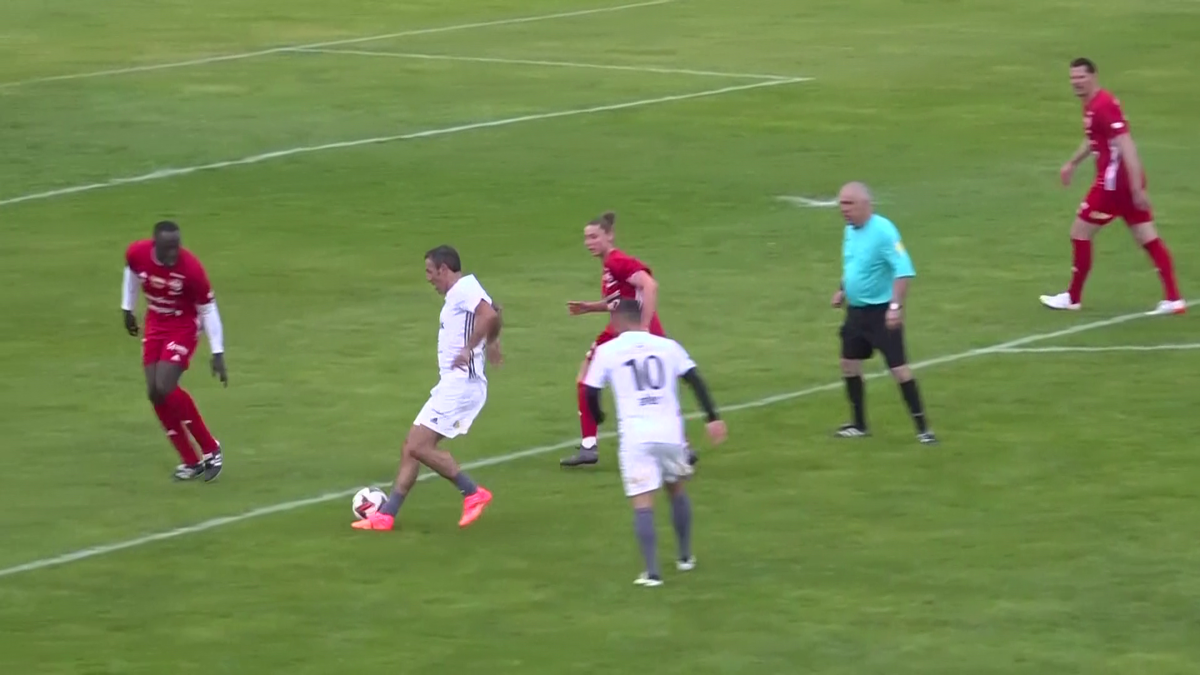 Emmanuel Macron a jucat un meci de fotbal în scop caritabil! Ce supervedete au evoluat