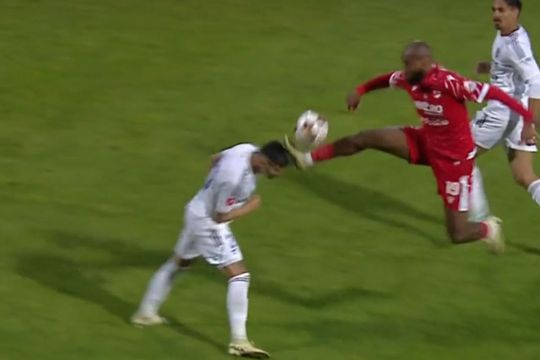 Intrarea lui Abdallah asupra lui Romario Benzar