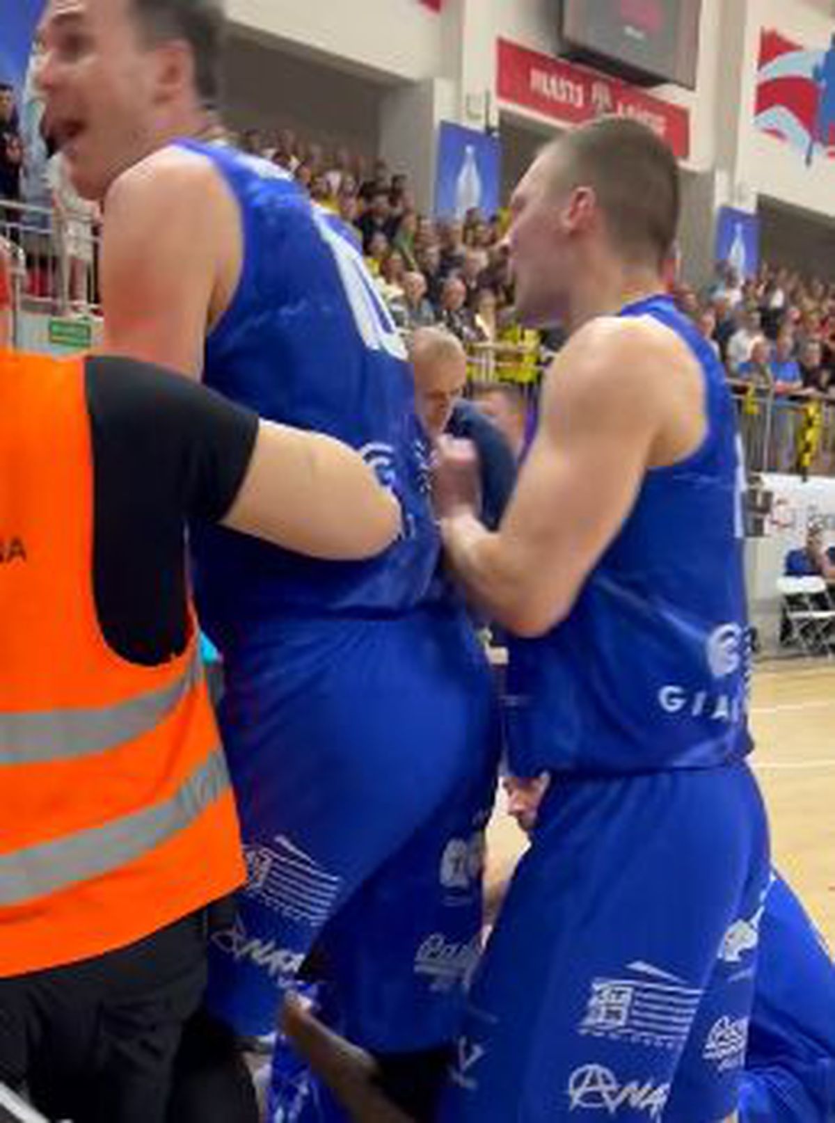 Bătaie în toată regula în Polonia, în liga a doua de baschet