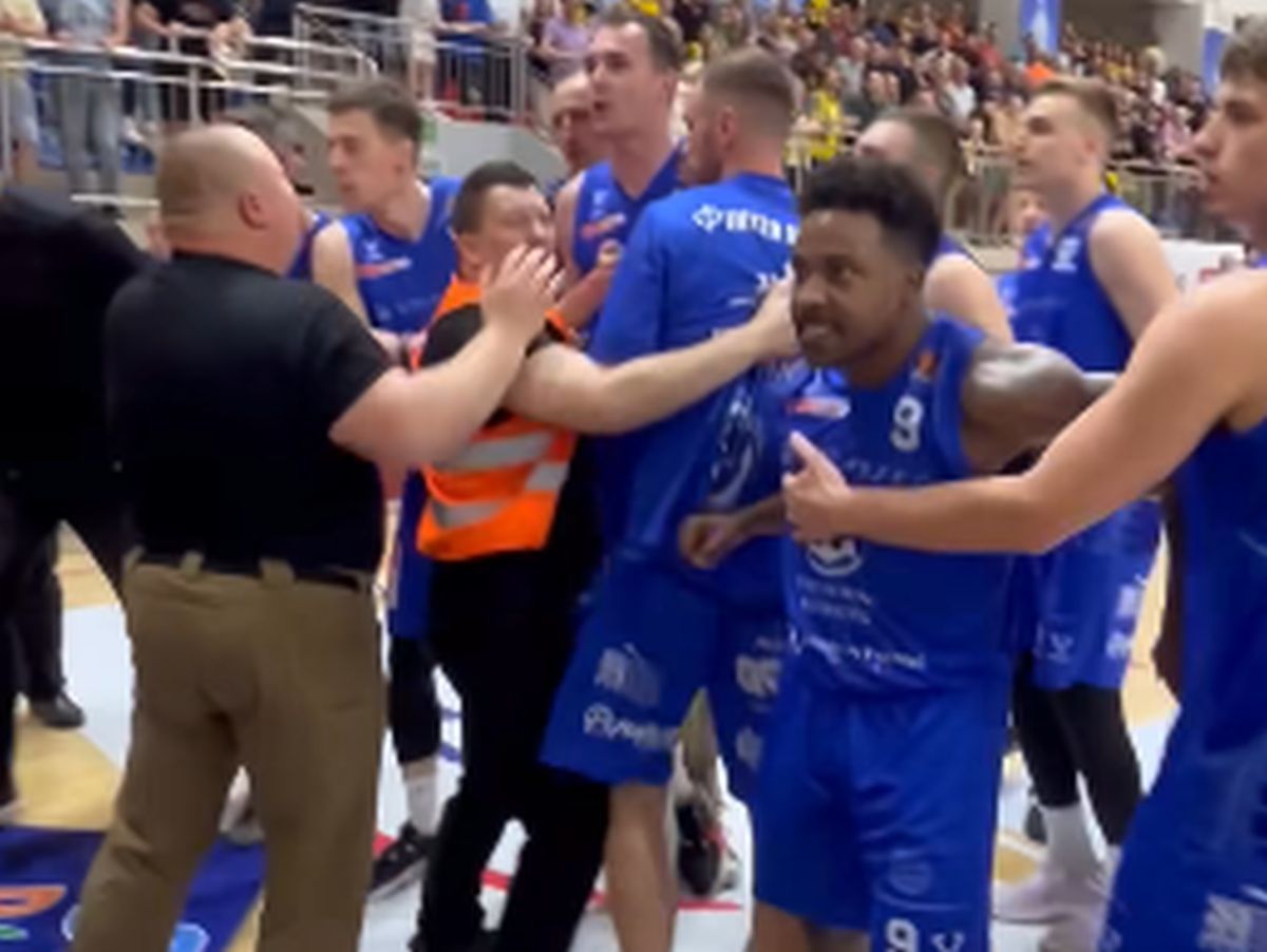 Bătaie în toată regula în Polonia, în liga a doua de baschet