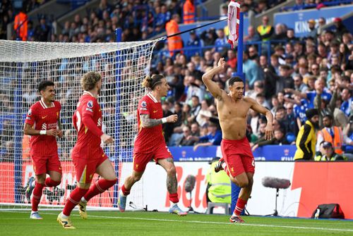 Trent Alexander-Arnold (dreapta) ar putea rămâne la Liverpool, foto: Getty Images