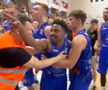 Bătaie în toată regula pe parchet! Baschetbalistul i-a aruncat pumni spectatorului