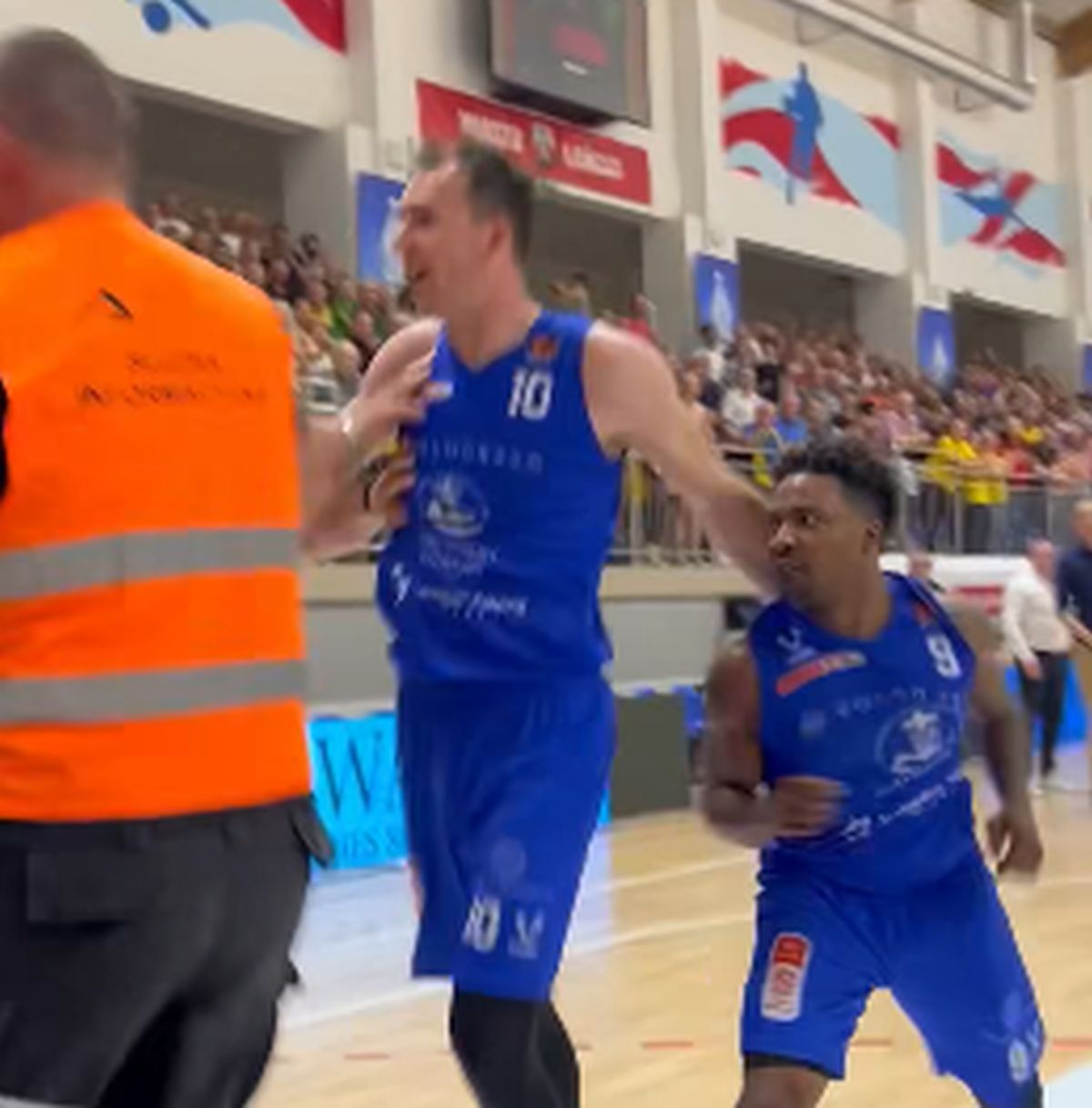 Bătaie în toată regula în Polonia, în liga a doua de baschet