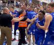 Bătaie în toată regula pe parchet! Baschetbalistul i-a aruncat pumni spectatorului