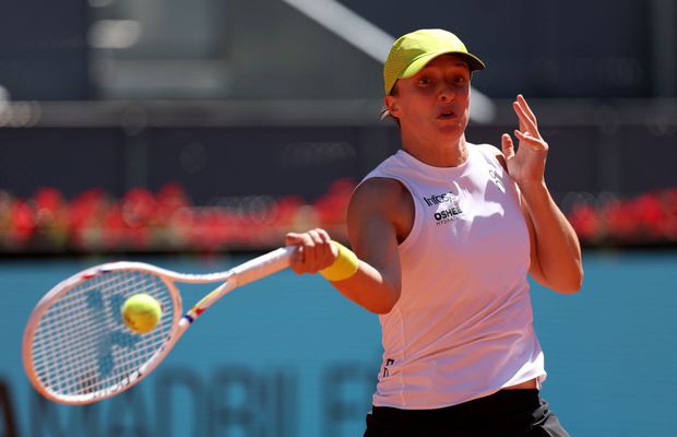 Iga Swiatek a evitat la timp dezastrul unei eliminări rapide în turneul de la Madrid, unde deține titlul