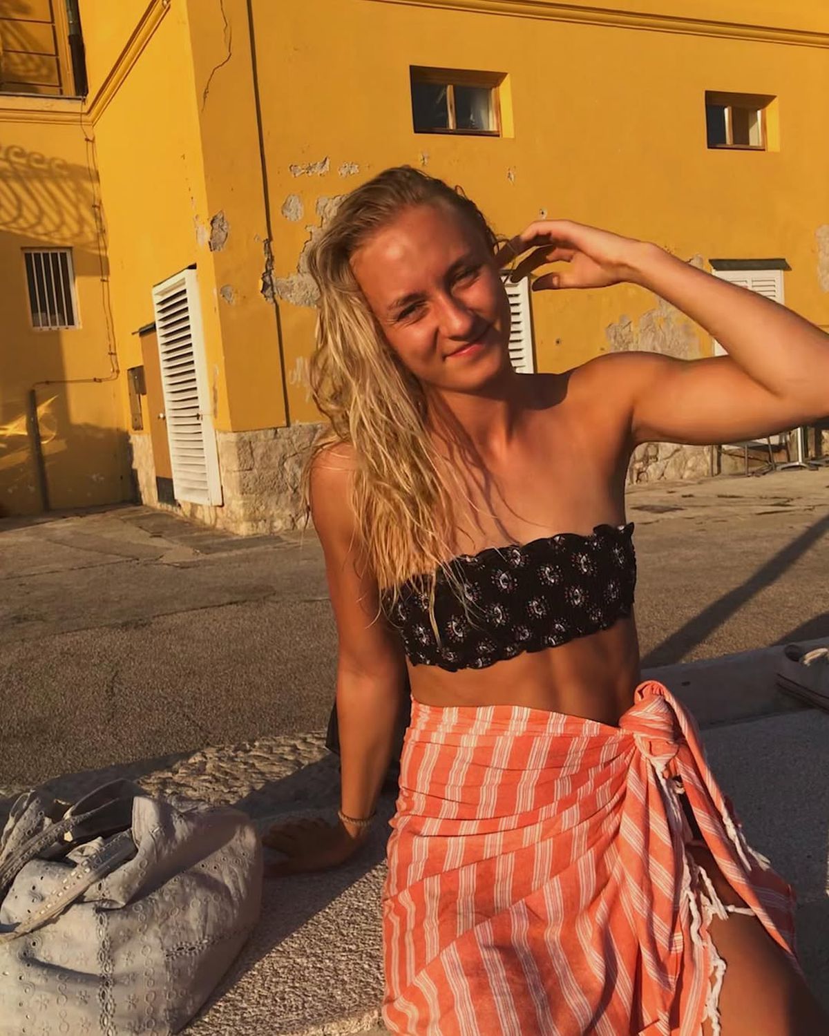 Henny-mania » CSM București trebuie să treacă de jucătoarea cu șanse mari să devină „GOAT” în handbalul feminin