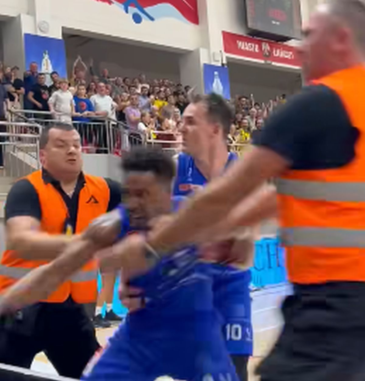 Bătaie în toată regula în Polonia, în liga a doua de baschet