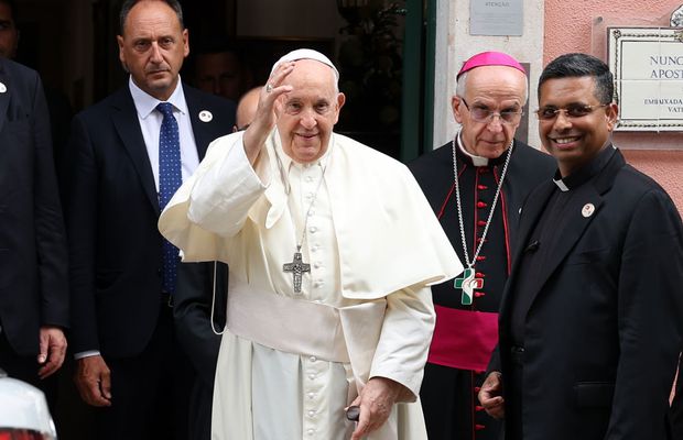 Nepotul Papei Francisc, ajutat de o agenție de turism pentru că nu avea bani să vină la înmormântare