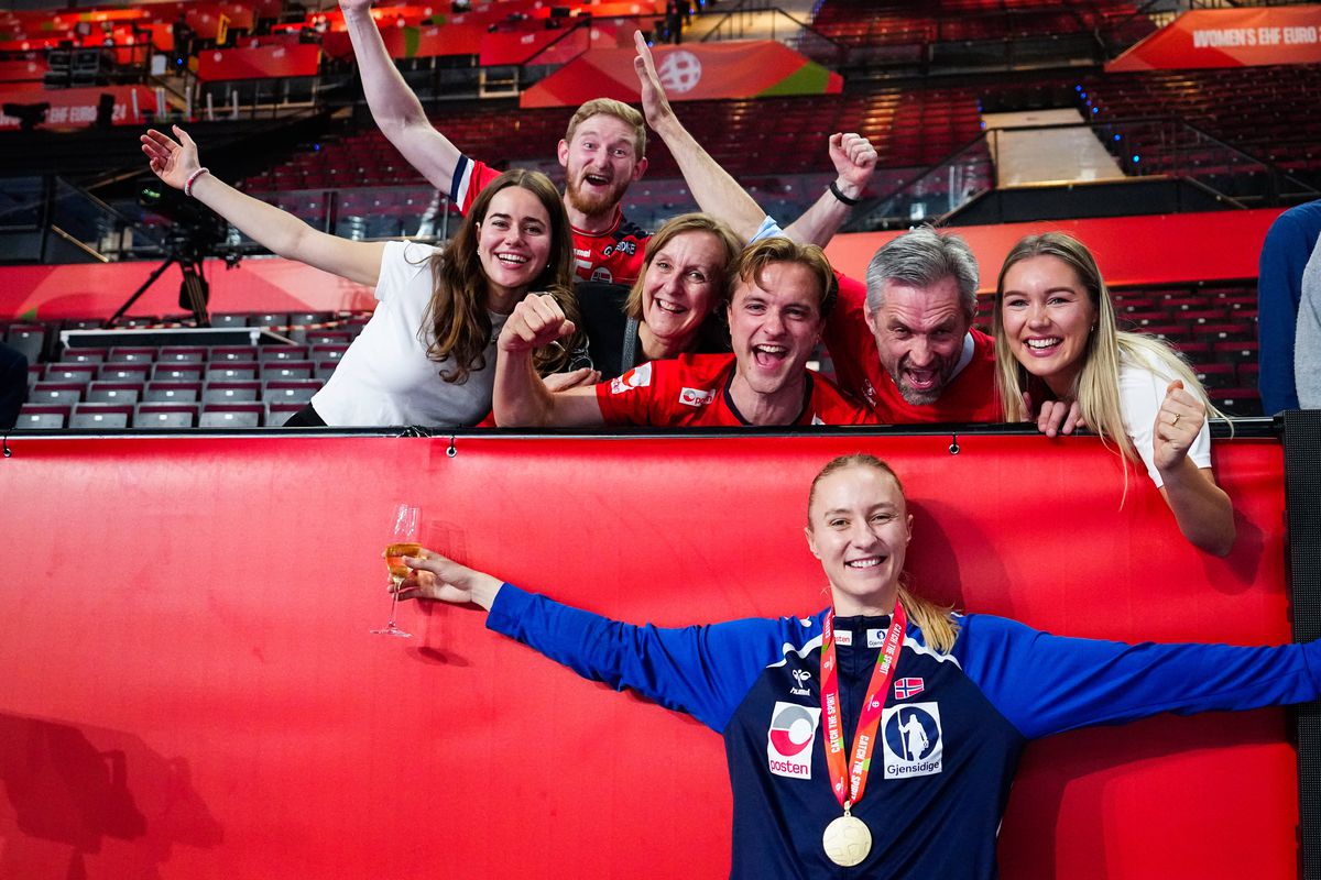 Henny-mania » CSM București trebuie să treacă de jucătoarea cu șanse mari să devină „GOAT” în handbalul feminin