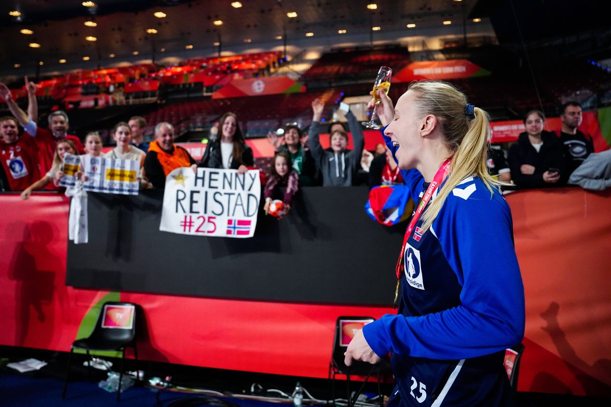 Henny-mania » CSM București trebuie să treacă de jucătoarea cu șanse mari să devină „GOAT” în handbalul feminin