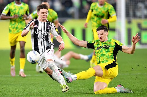 Tarik Muharemovic, în dreapta, în acțiune // foto: Guliver/gettyimages