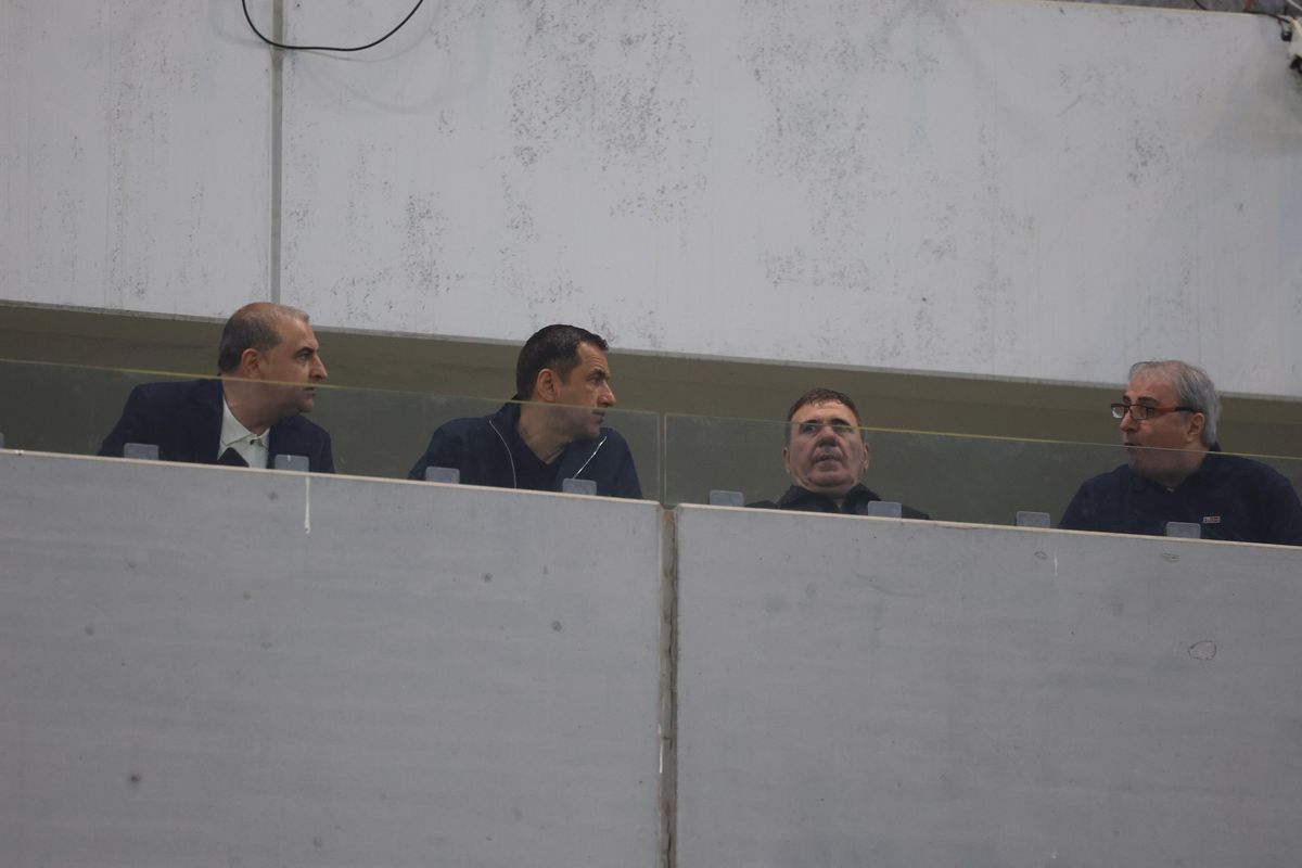 Gică Hagi a venit și la FCSB - Petrolul » Cine l-a însoțit pe selecționer