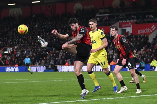 Marcos Senesi (primul din stânga), acord de principiu cu Tottenham / foto: Imago Images
