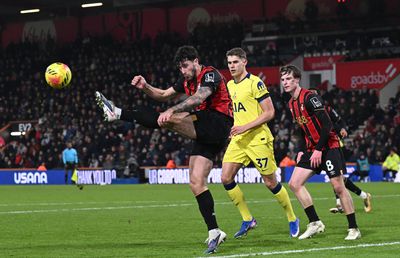 Probleme pentru Radu Drăgușin? » Tottenham, acord de principiu cu fundașul revelației din premier League