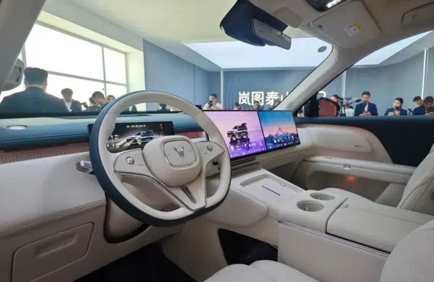 SUV-ul Voyah Taishan X8