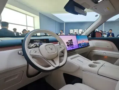 Noul „Rolls-Royce chinezesc”, record de vânzări în doar 20 de ore de la lansare » Prețul este de 10 ori mai mic