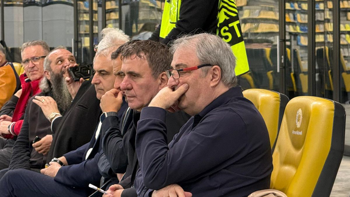 Gică Hagi a venit și la FCSB - Petrolul » Cine l-a însoțit pe selecționer