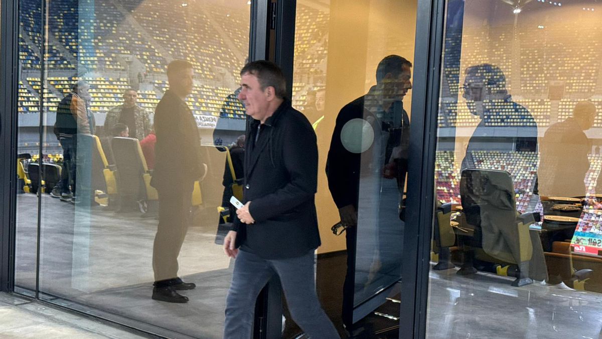 Gică Hagi a venit și la FCSB - Petrolul » Cine l-a însoțit pe selecționer