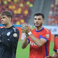 Mihai Popescu, dreapta, a aflat că va continua la FCSB