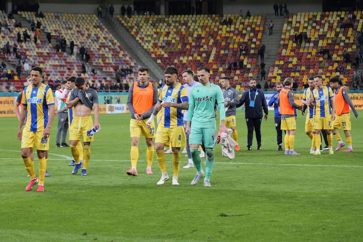 Ce s-a întâmplat la finalul partidei FCSB - Petrolul! Gestul fair-play remarcat de reporterii GSP