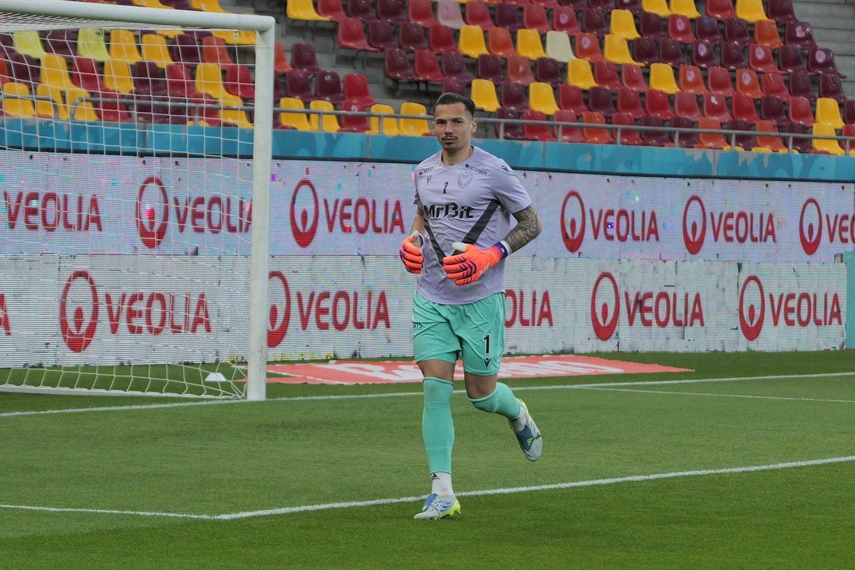 Lucian Filip nu s-a comportat ca un „principal” » Detaliul inedit surprins înainte de FCSB - Petrolul