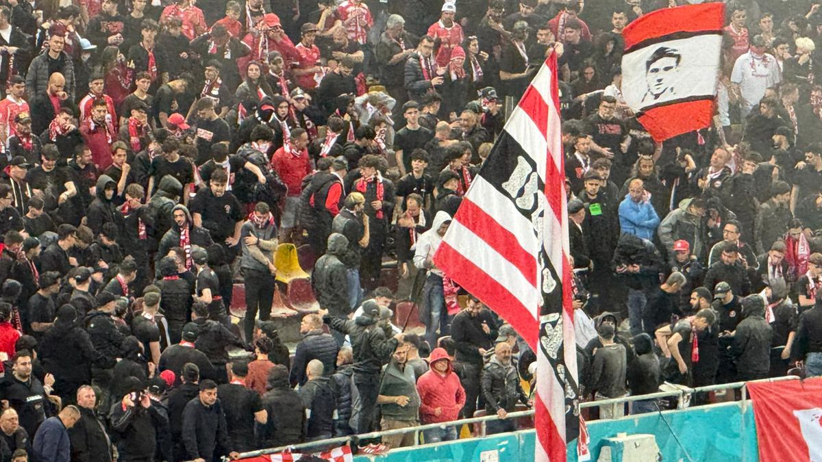 Fanii Craiovei nu s-au liniștit: noi scandări rasiste în meciul cu Dinamo