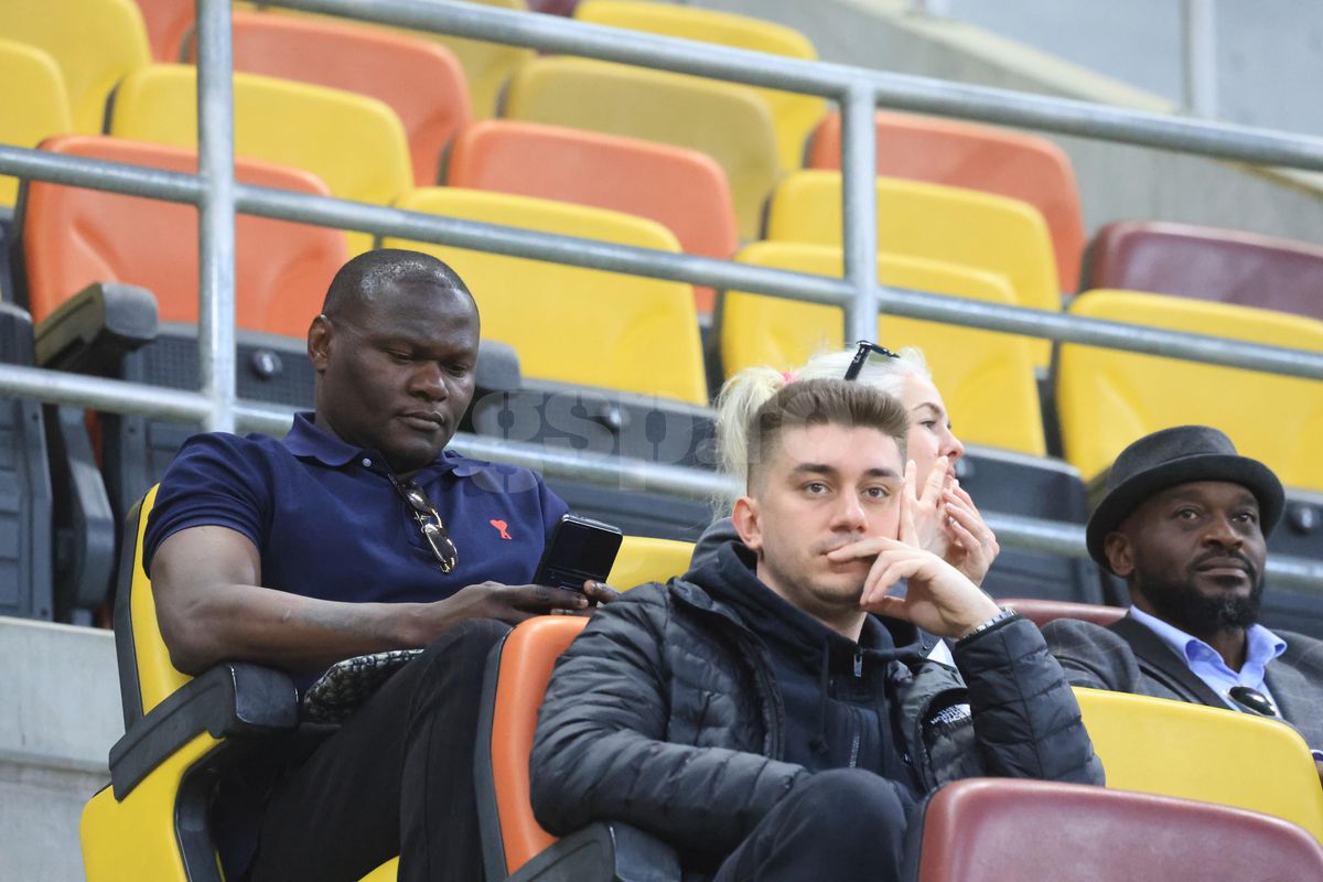 Îl mai ții minte? Apariție-surpriză la FCSB - Petrolul: fostul atacant al Rapidului a urmărit meciul din tribune