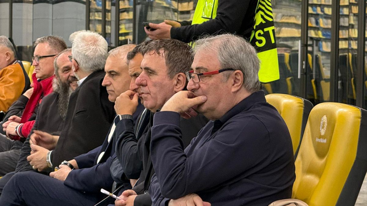 Gică Hagi a venit și la FCSB - Petrolul » Cine l-a însoțit pe selecționer