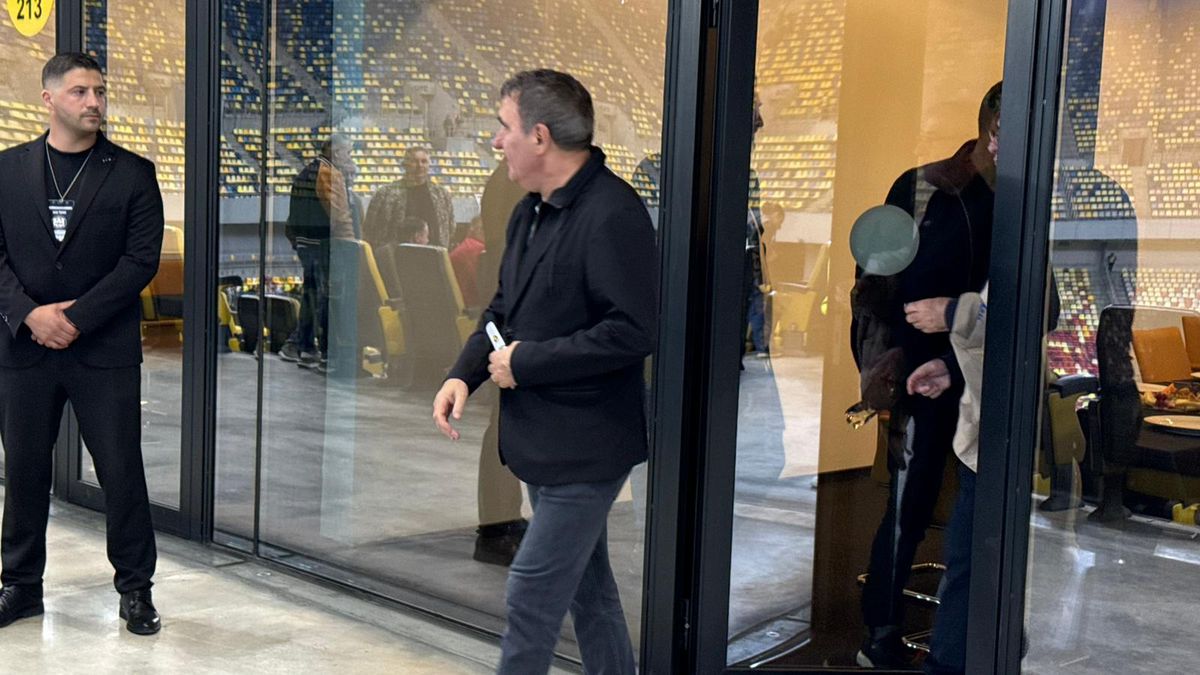 Gică Hagi a venit și la FCSB - Petrolul » Cine l-a însoțit pe selecționer