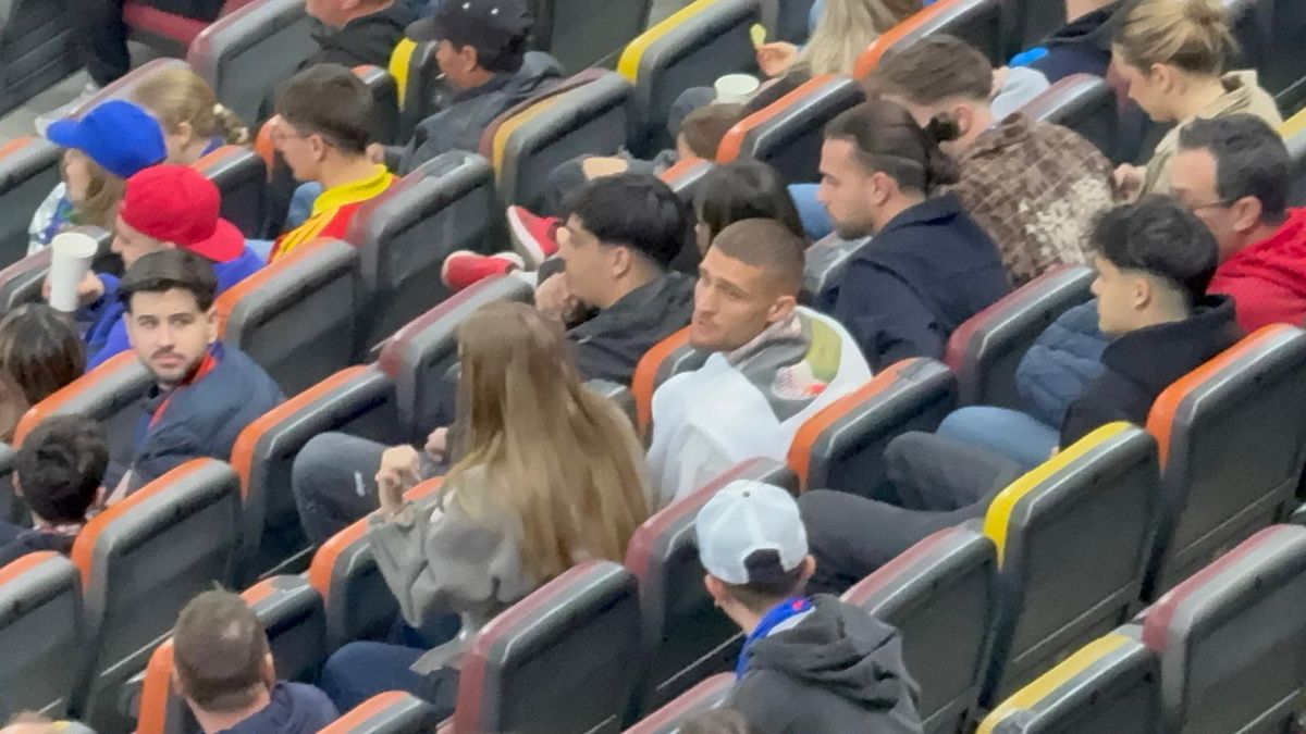 Imagini din tribune la FCSB - Petrolul, 24 aprilie 2026