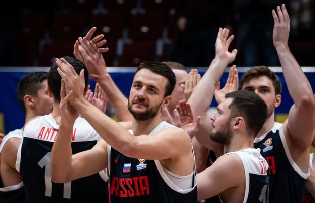 La recomandarea Comitetului Olimpic Internațional, baschetul reprimește echipe din Rusia și Belarus în competițiile FIBA